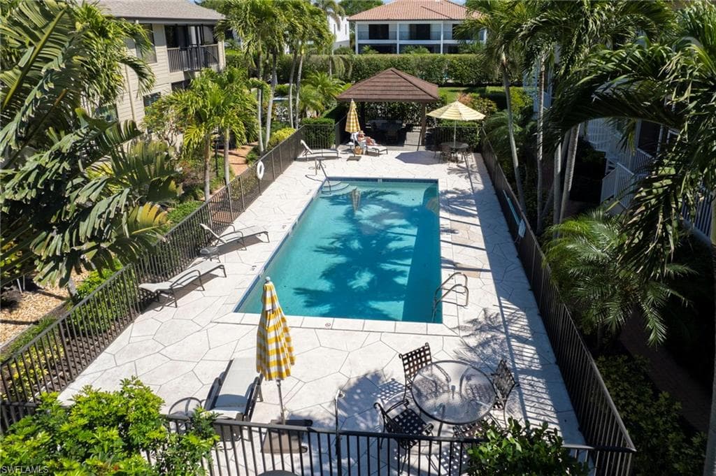 542 10th Ave S 102n, Naples, FL 34102-36