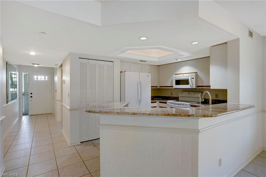 542 10th Ave S 102n, Naples, FL 34102-4