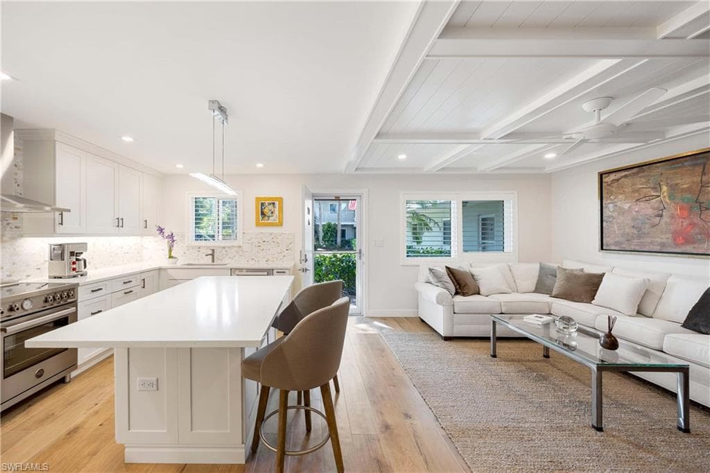537 Broad Ave S 537, Naples, FL 34102-2