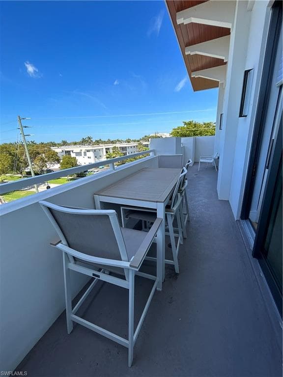 101 8th St S 302, Naples, FL 34102-9