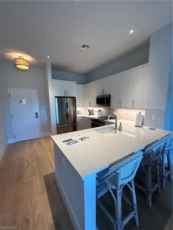 101 8th St S 302, Naples, FL 34102-11
