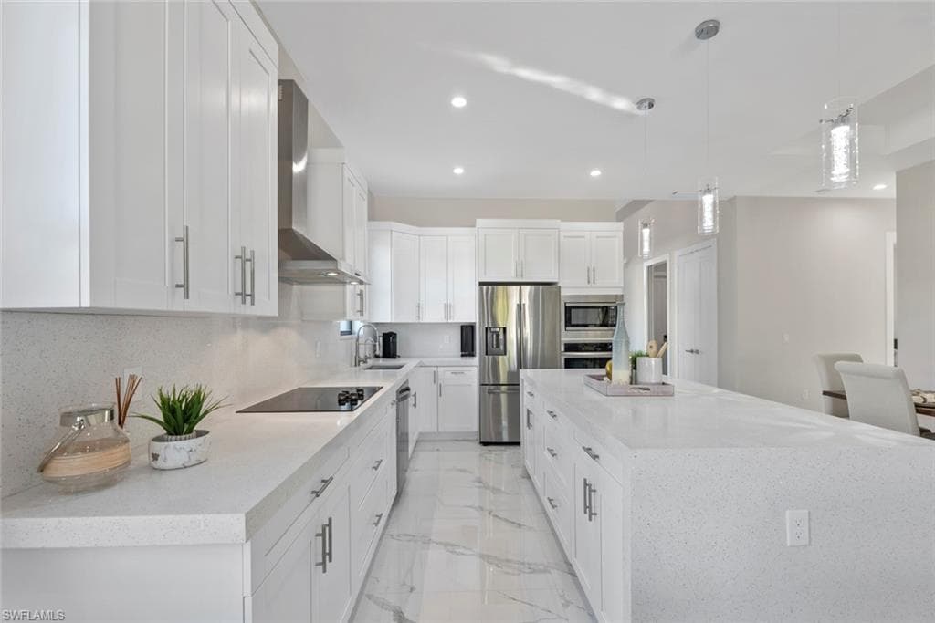 799 108th Ave N, Naples, FL 34108-6
