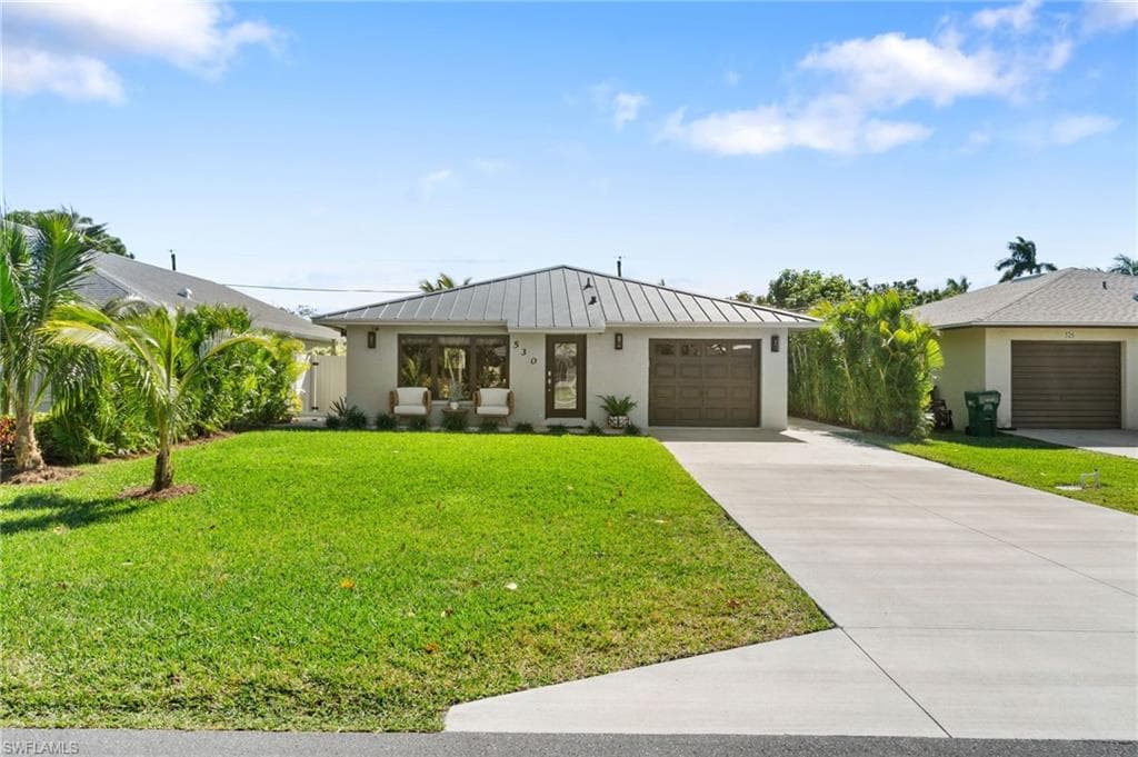 530 108th Ave N, Naples, FL 34108-5