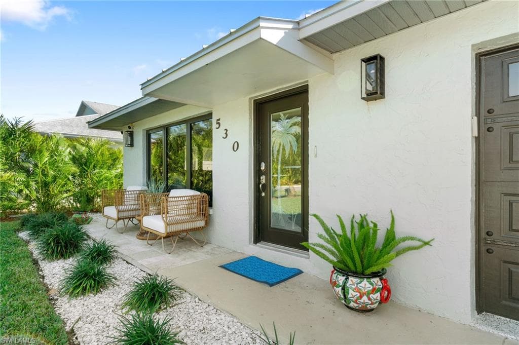 530 108th Ave N, Naples, FL 34108-6