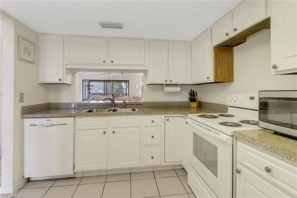 5841 Rattlesnake Hammock Rd I-203, Naples, FL 34113-3