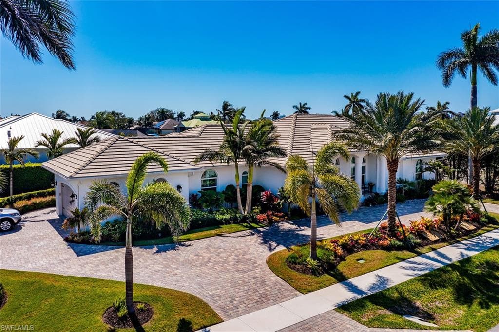 1015 Goldenrod Ave, Marco Island, FL 34145-1
