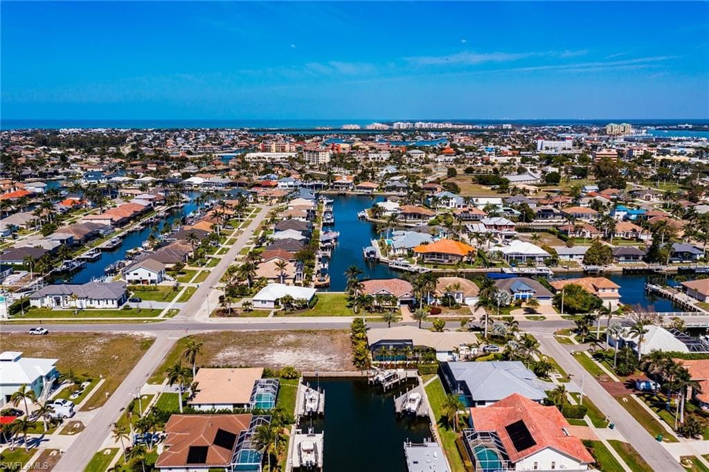 1015 Goldenrod Ave, Marco Island, FL 34145-45