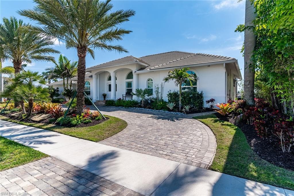 1015 Goldenrod Ave, Marco Island, FL 34145-5