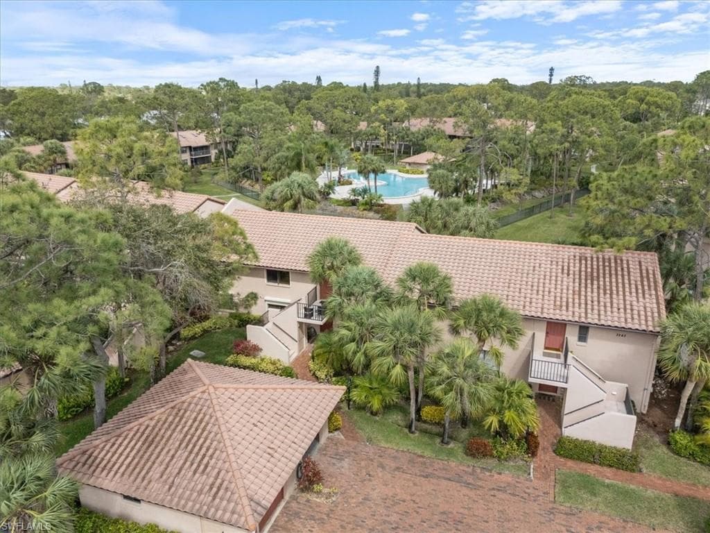 3243 Horse Carriage Way 1012, Naples, FL 34105-34