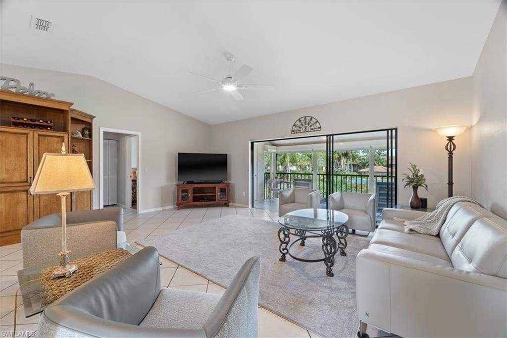 3243 Horse Carriage Way 1012, Naples, FL 34105-2