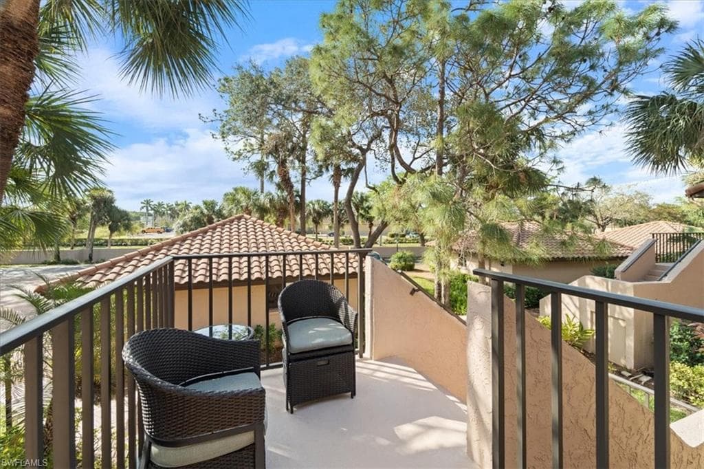 3243 Horse Carriage Way 1012, Naples, FL 34105-38