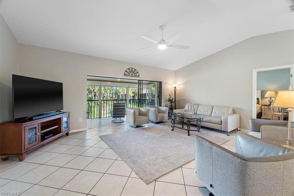 3243 Horse Carriage Way 1012, Naples, FL 34105-6