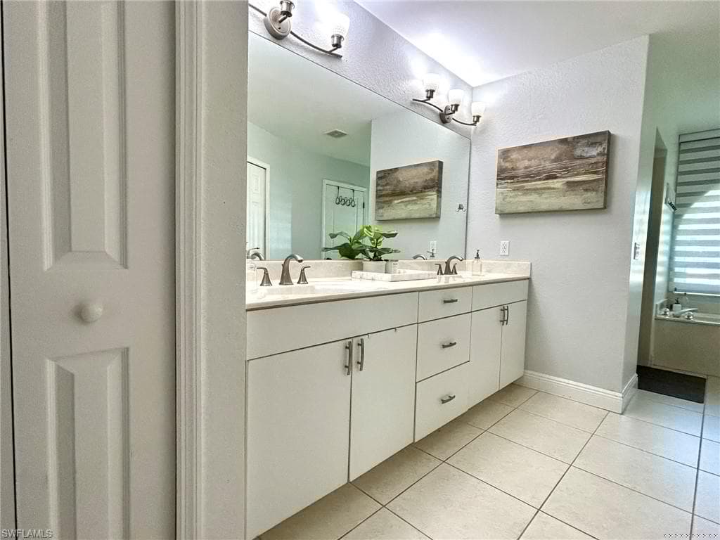 1540 47th Ave NE, Naples, FL 34120-18