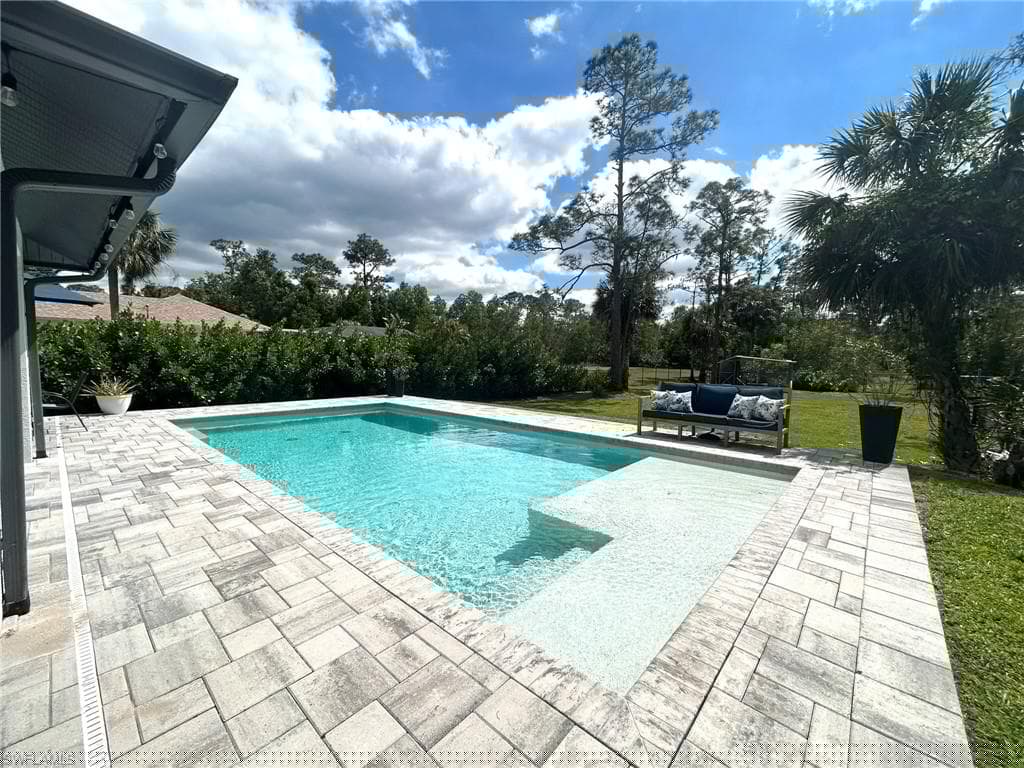 1540 47th Ave NE, Naples, FL 34120-32