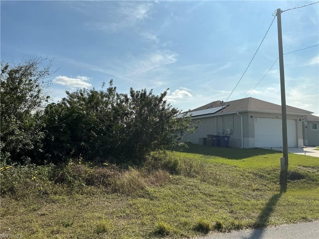 2601 37th St SW, Lehigh Acres, FL 33976-4