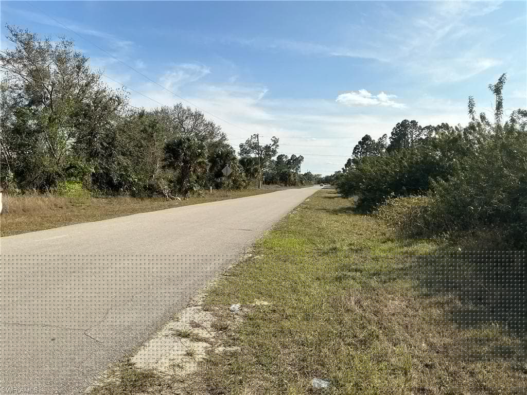 2601 37th St SW, Lehigh Acres, FL 33976-6