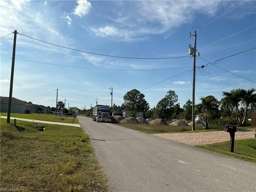 2601 37th St SW, Lehigh Acres, FL 33976-7