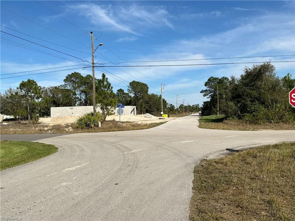 2601 37th St SW, Lehigh Acres, FL 33976-8
