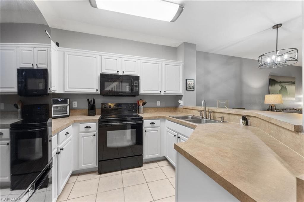 8163 Pacific Beach Dr, Fort Myers, FL 33966-9