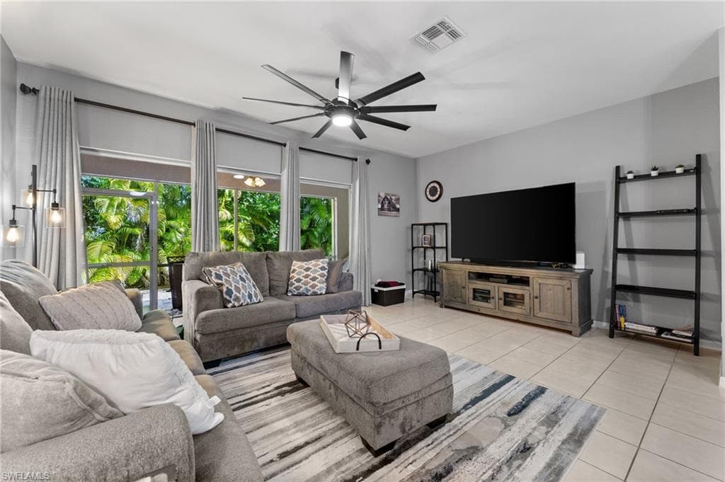 8163 Pacific Beach Dr, Fort Myers, FL 33966-2