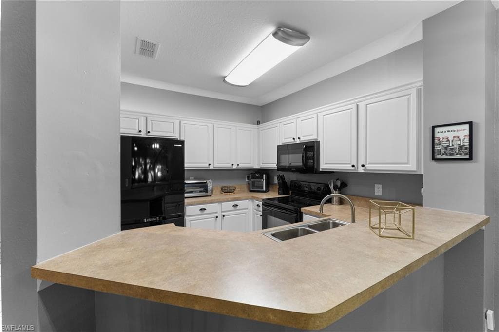 8163 Pacific Beach Dr, Fort Myers, FL 33966-8