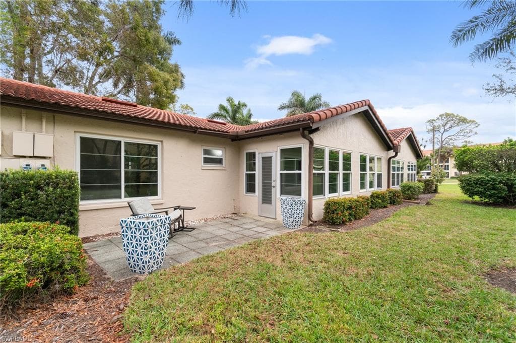 1094 Forest Lakes Dr, Naples, FL 34105-26