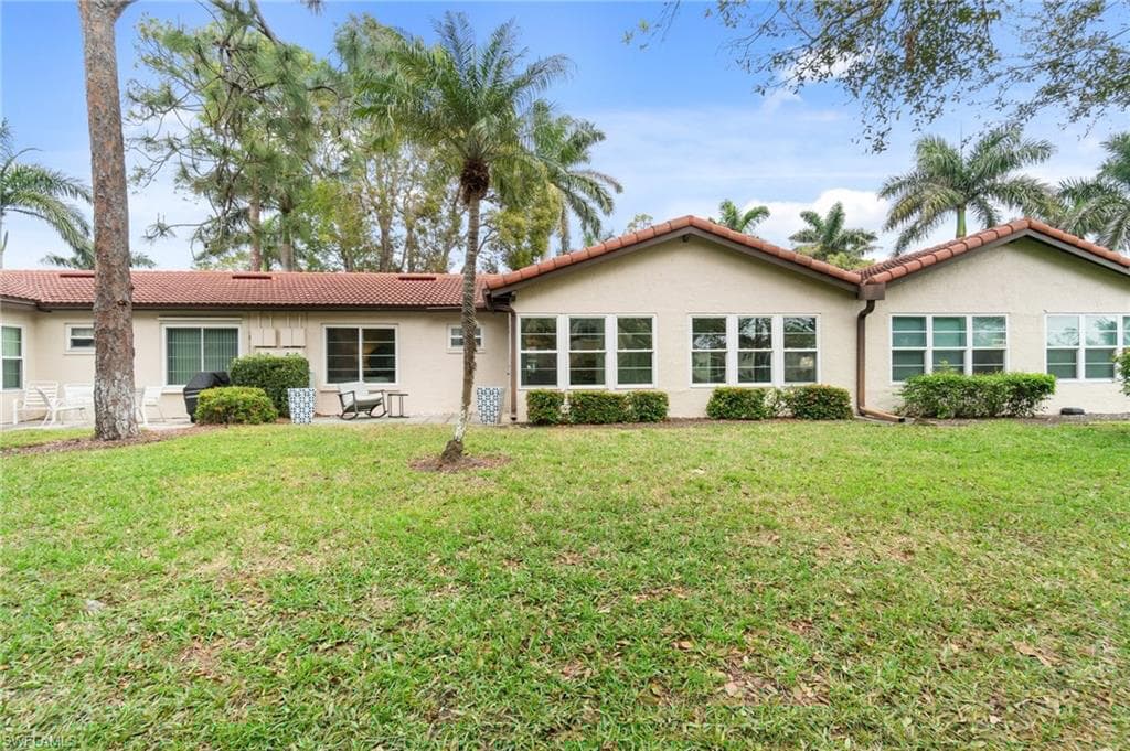 1094 Forest Lakes Dr, Naples, FL 34105-27