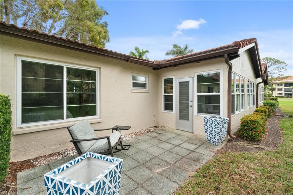 1094 Forest Lakes Dr, Naples, FL 34105-28