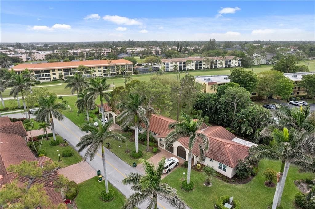 1094 Forest Lakes Dr, Naples, FL 34105-32