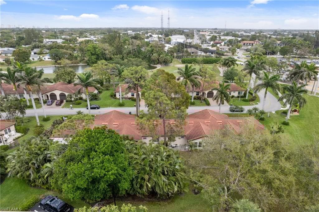 1094 Forest Lakes Dr, Naples, FL 34105-34