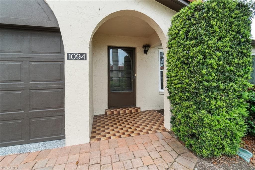 1094 Forest Lakes Dr, Naples, FL 34105-5
