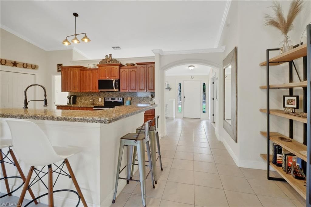 2610 10th Ave SE, Naples, FL 34117-8