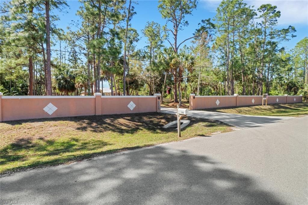 2610 10th Ave SE, Naples, FL 34117-44