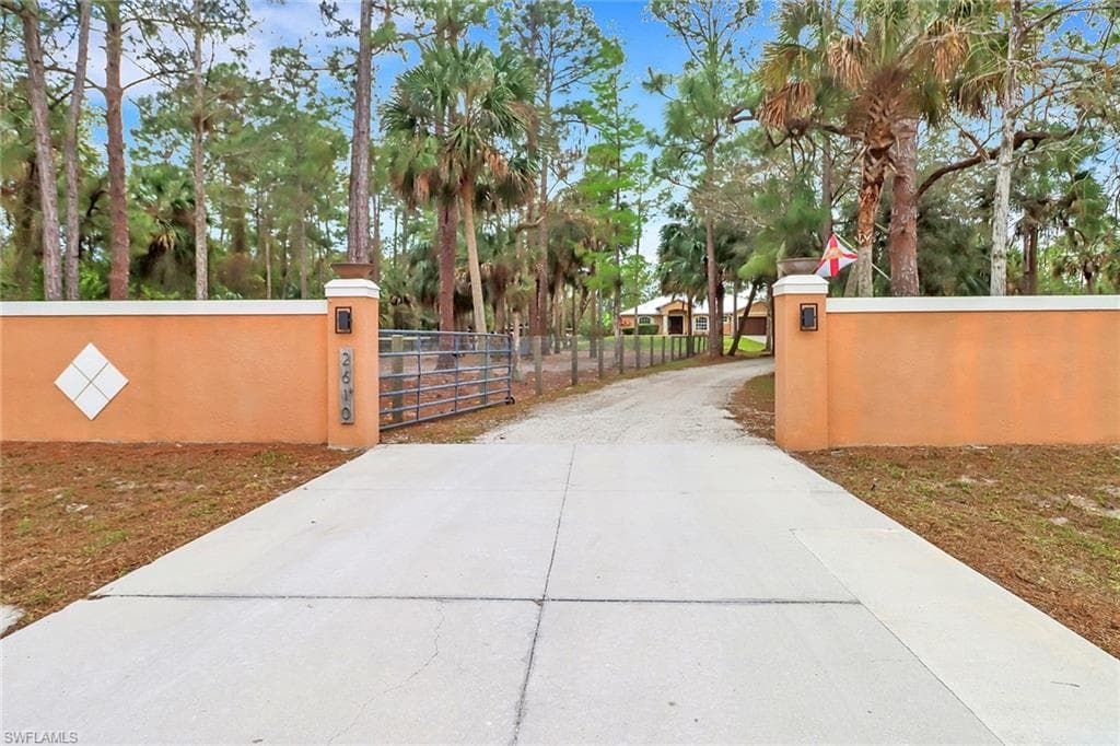 2610 10th Ave SE, Naples, FL 34117-45