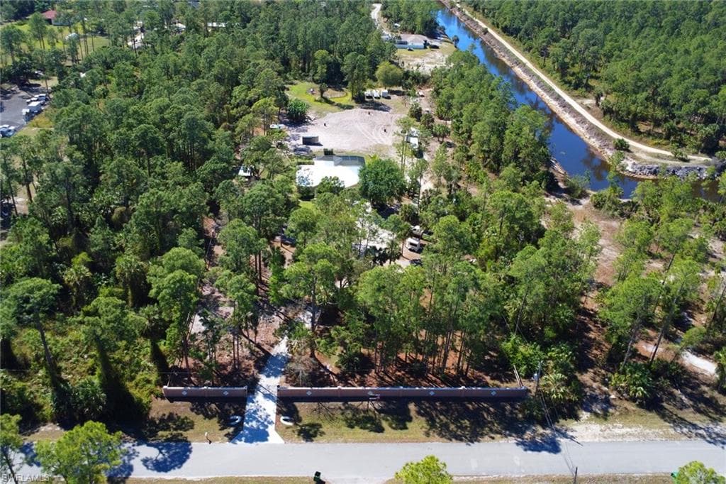 2610 10th Ave SE, Naples, FL 34117-48