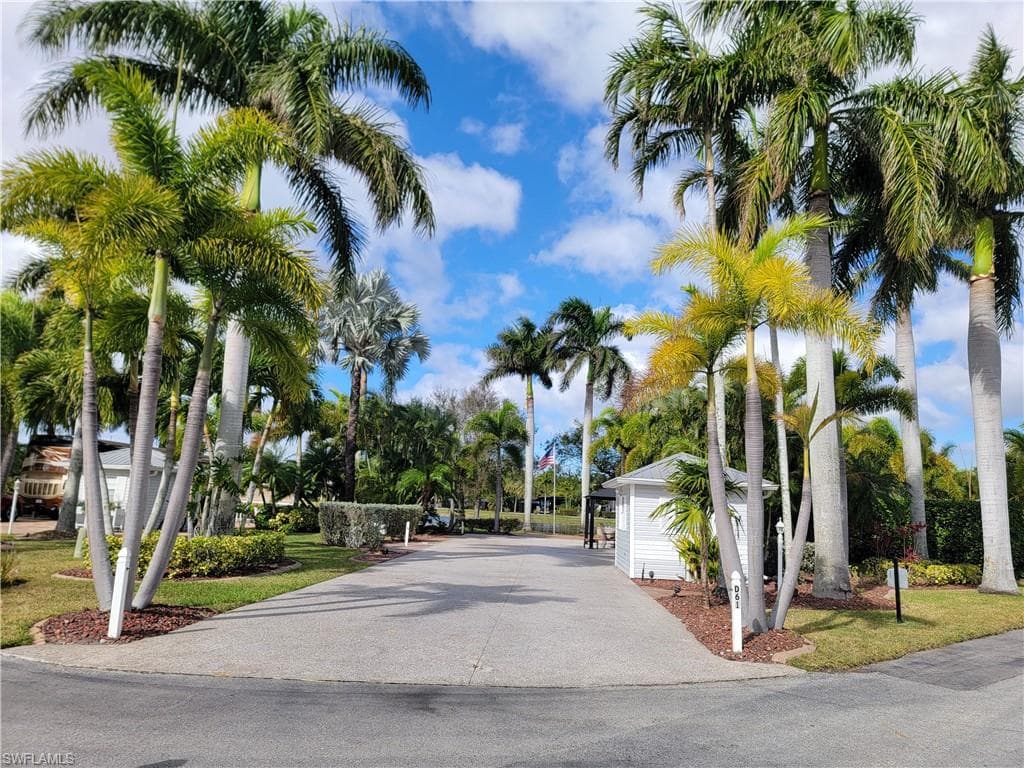 10241 Surfwood Ct, Fort Myers, FL 33905-1