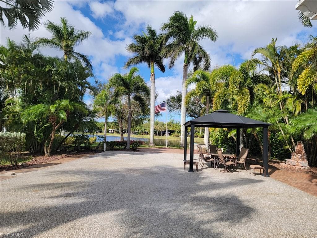 10241 Surfwood Ct, Fort Myers, FL 33905-4