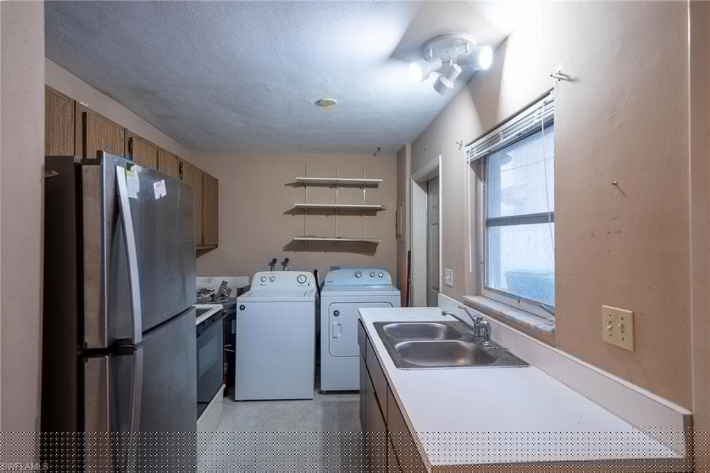 608 104th Ave N, Naples, FL 34108-7