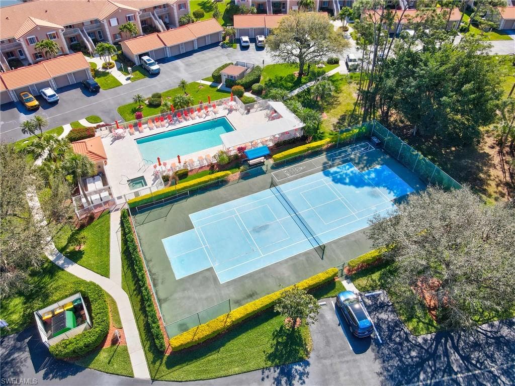 675 Saratoga Cir J104, Naples, FL 34104-26