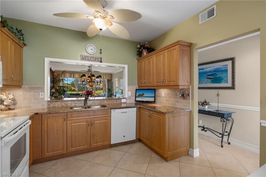 675 Saratoga Cir J104, Naples, FL 34104-6