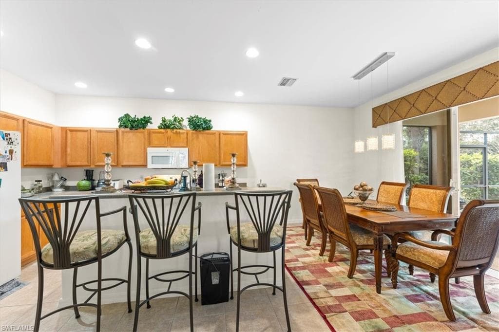2082 Sagebrush Cir, Naples, FL 34120-11