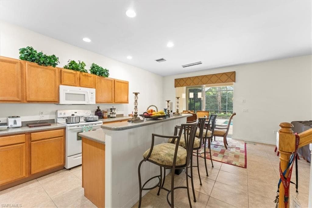 2082 Sagebrush Cir, Naples, FL 34120-14