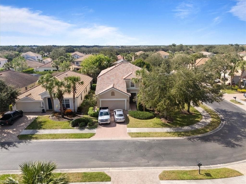 2082 Sagebrush Cir, Naples, FL 34120-37