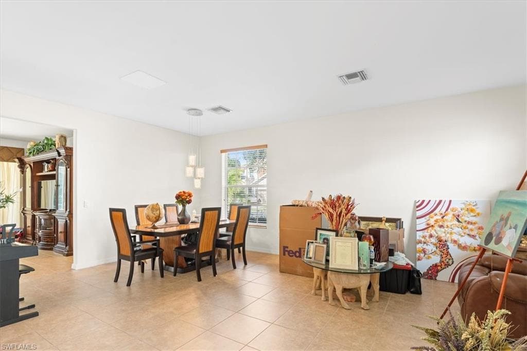 2082 Sagebrush Cir, Naples, FL 34120-3