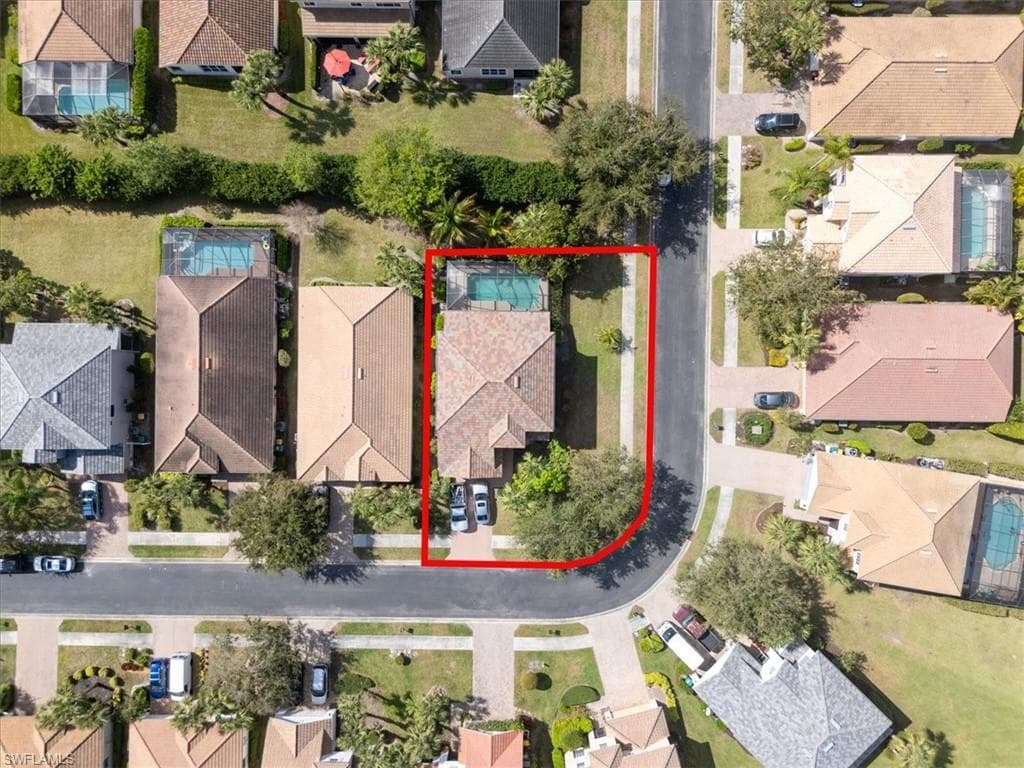 2082 Sagebrush Cir, Naples, FL 34120-40