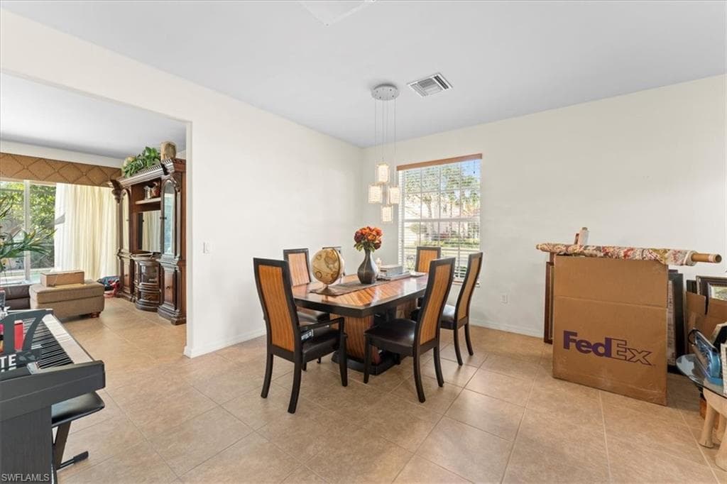 2082 Sagebrush Cir, Naples, FL 34120-4