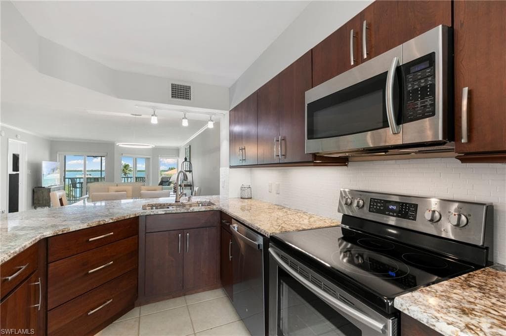 991 Barfield Dr 205, Marco Island, FL 34145-11