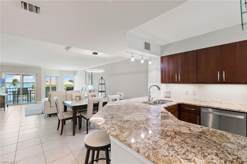 991 Barfield Dr 205, Marco Island, FL 34145-14