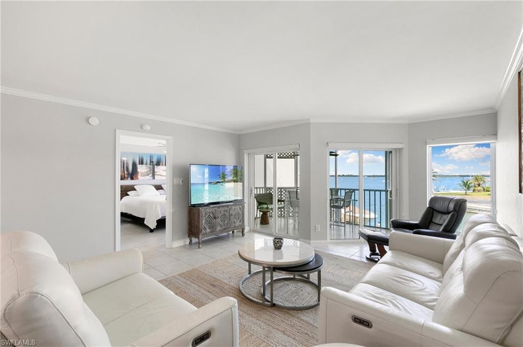 991 Barfield Dr 205, Marco Island, FL 34145-5