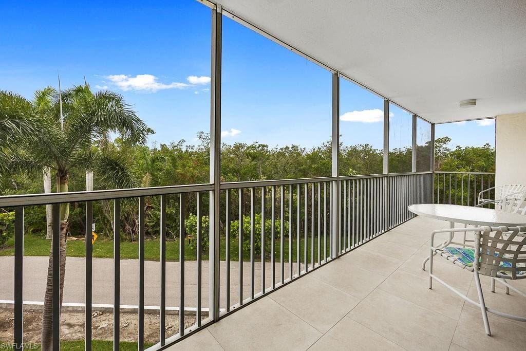 3 Bluebill Ave 303, Naples, FL 34108-3